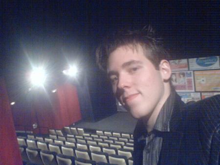 Vient voir ls comédiens voir un film lol ptite pub pour le cinéma d'autun ou ya pas grand monde^^ ca fait publicitaire sur cette foto ^^