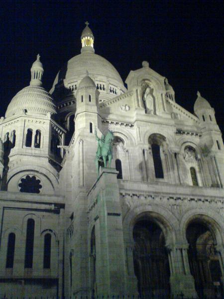Sacré coeur in paris night