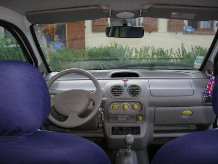 in the twingo tute nettoyée plus de miettes de pain ^^.....