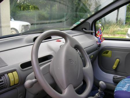 ma twingo manque plus que le carton rose pour octobre crose le doigts saloperie de conduite accompagnée