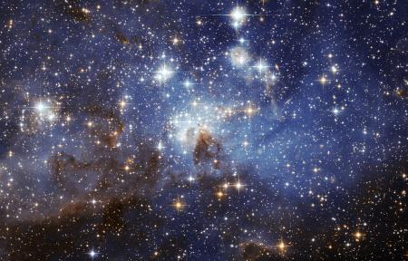 Visez toujours la Lune, même si vous la loupez vous atterrirez parmi les étoiles...
